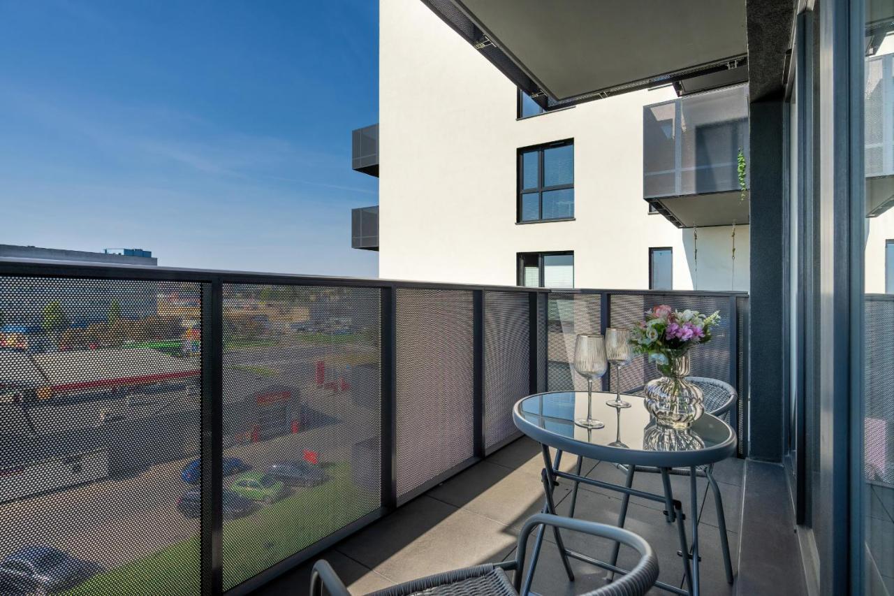 Wojciechowskiego Apartment With Parking By Noclegi Renters Πόζναν Εξωτερικό φωτογραφία